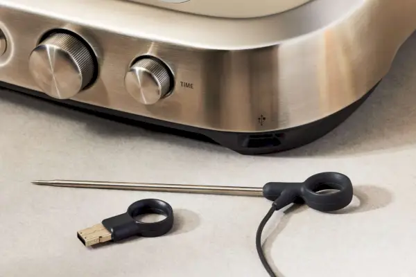 Eine Nahaufnahme der Teile des Breville The Control Freak Smart Induction Cooker