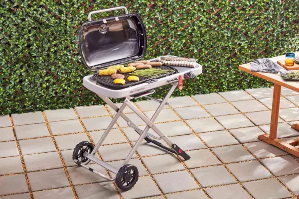 גריל גז נייד של Weber Traveller