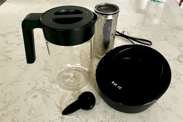 As diferentes partes da cafeteira elétrica fria instantânea