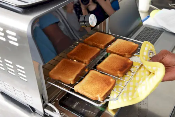 Probador que mide la temperatura dentro de la airfryer Phillips