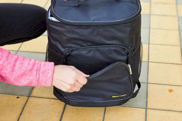 Tasca frontale con apertura a mano sul dispositivo di raffreddamento ultra compatto dbest Products