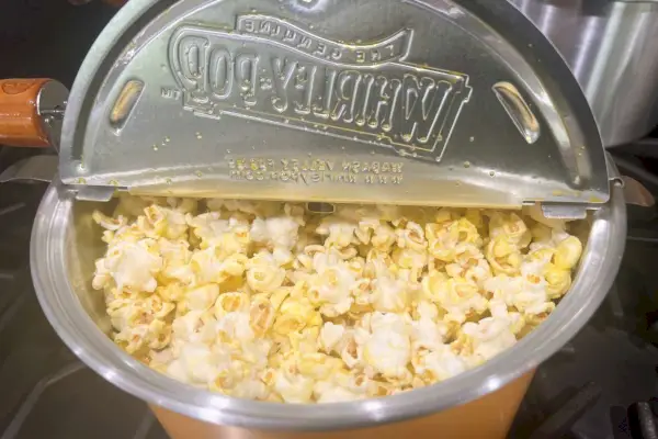 Według naszych testów najlepsi producenci popcornu zapewniający perfekcyjną jakość popcornu