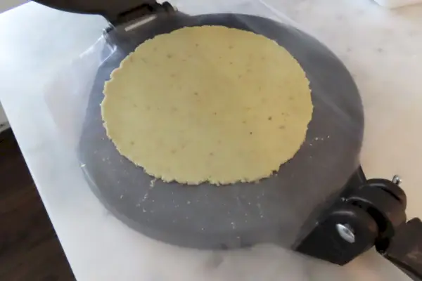 So verwenden Sie die Tortilla-Presse