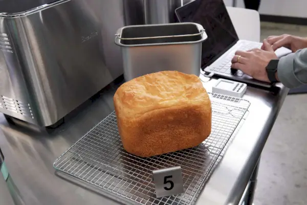 Breville Custom Loaf Bread Maker を使ってメタルラックで焼いたパン