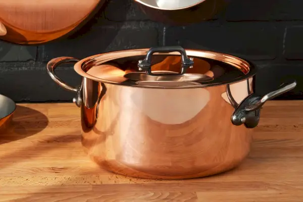 Das Mauviel Copper Mâ200 CI 10-teiliges Kochgeschirrset mit Schale und Deckel