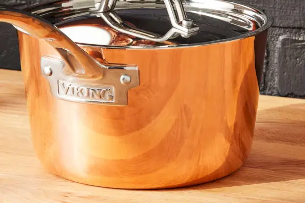 Der Viking 4-Ply Contemporary 9-teiliges Kupfer-Kochgeschirr-Set mit Griff