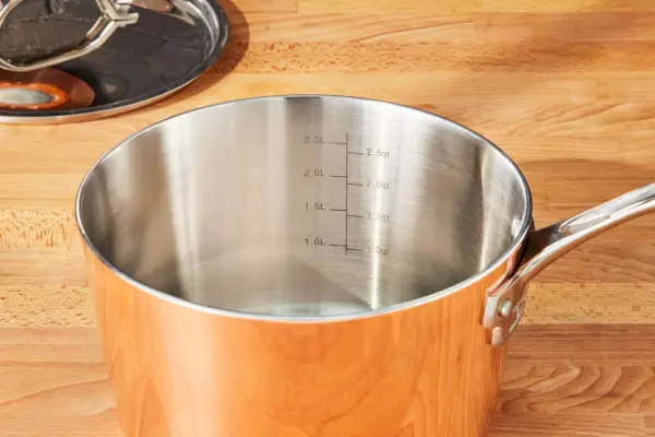 Das Viking 4-Ply Contemporary 9-teiliges Kochgeschirr-Set aus Kupfer mit Pfanne