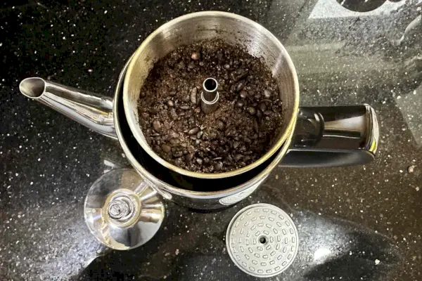 Cuisinart Classic překapávač na 12 šálků z nerezové oceli plněný mletou kávou