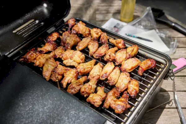 Traeger Ranger 휴대용 그릴에서 닭 날개 요리하기