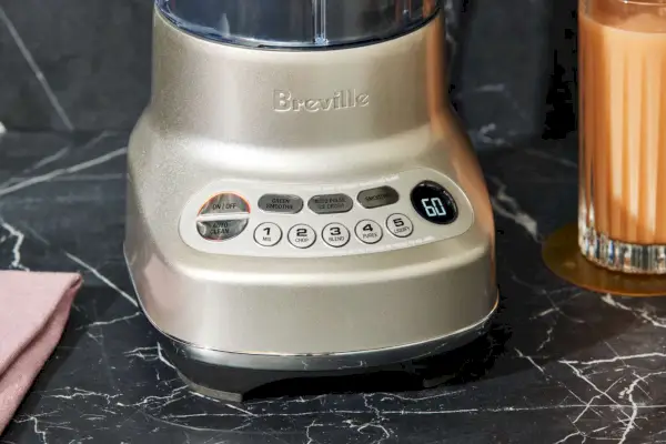 הכפתורים בבלנדר Breville Fresh & Furious