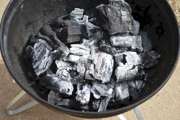 Verbrannte B&B Charcoal Oak Lump Charcoal