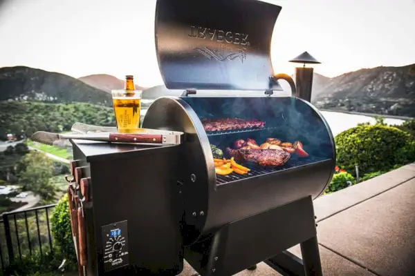 Le migliori vendite di griglie per il Memorial Day includono Weber, Traeger e Blackstone a partire da $ 25